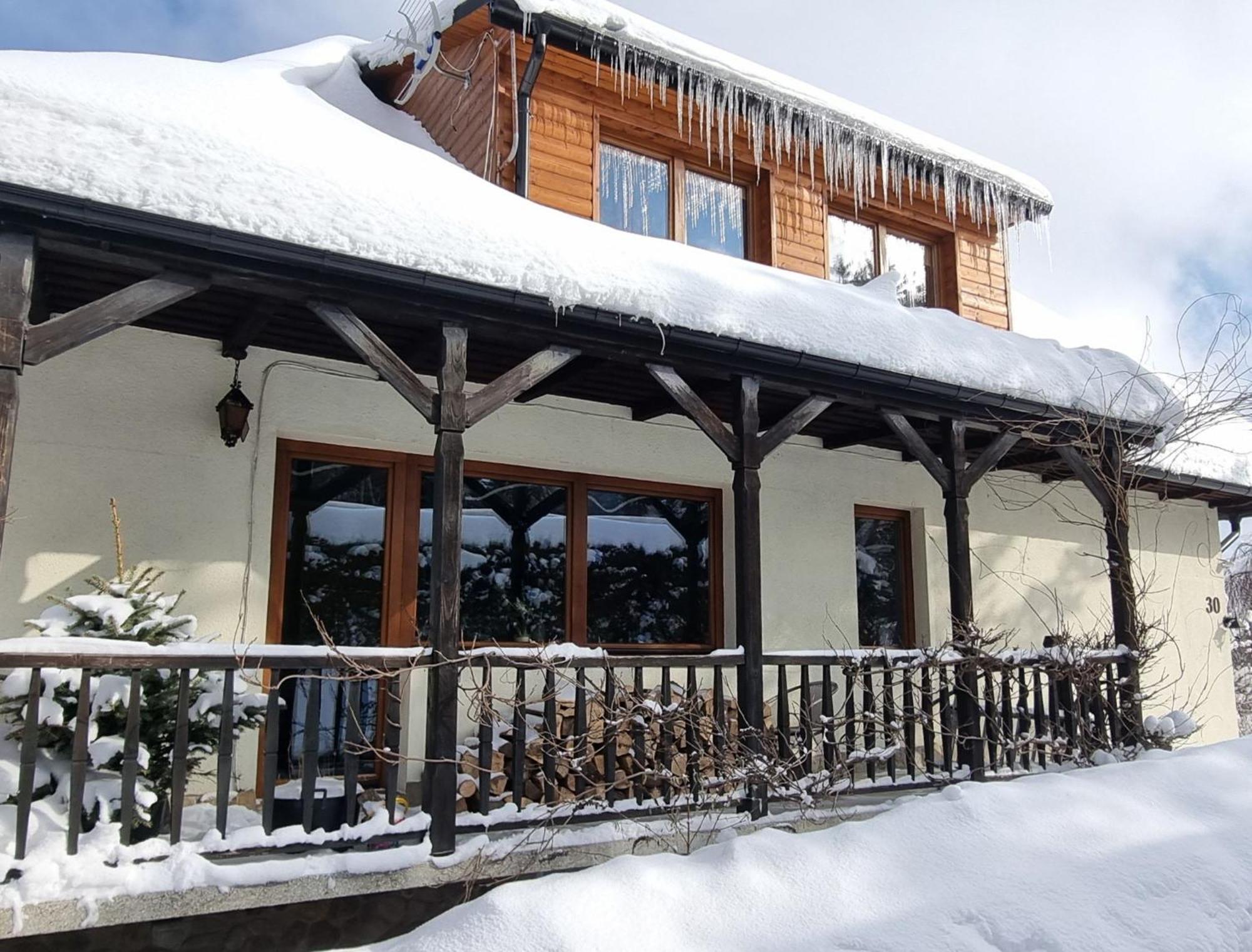 Mountain House Hotel Ustrzyki Dolne Exterior photo