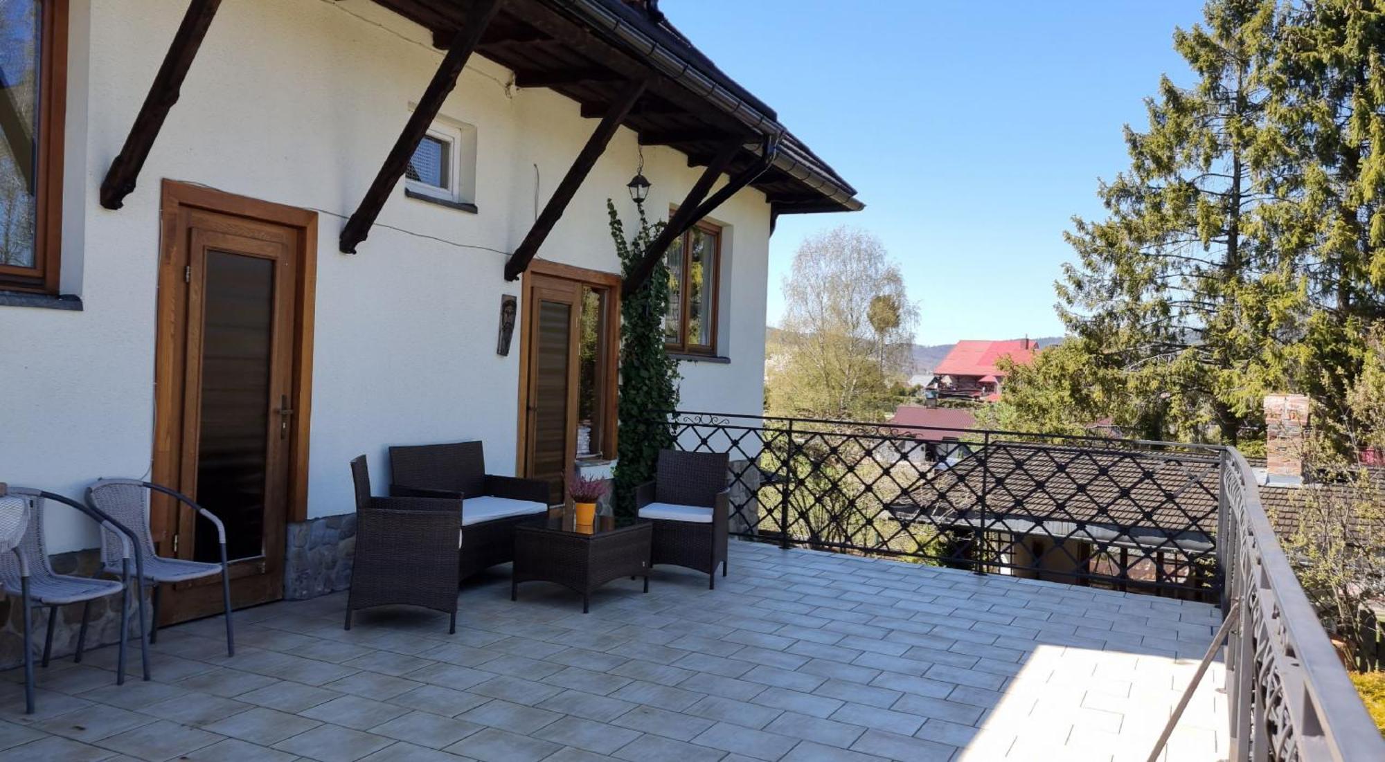 Mountain House Hotel Ustrzyki Dolne Exterior photo